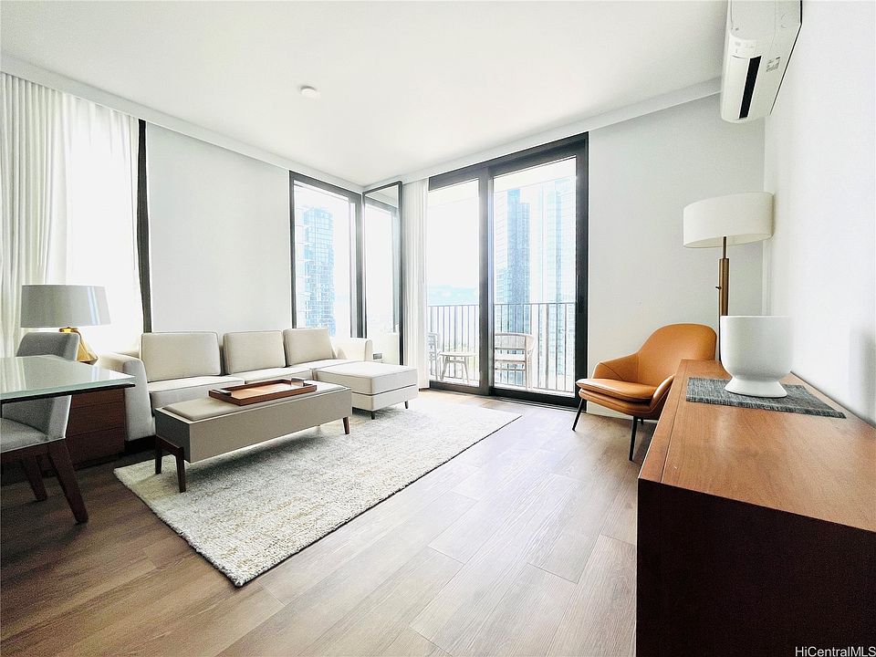 1st image of 987 Queen St #1802