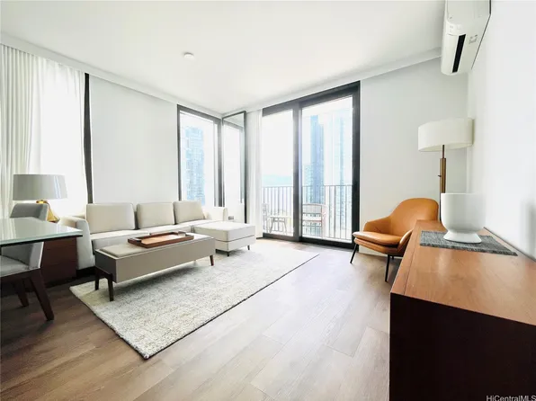 987 Queen St #1802, Honolulu, HI 96814