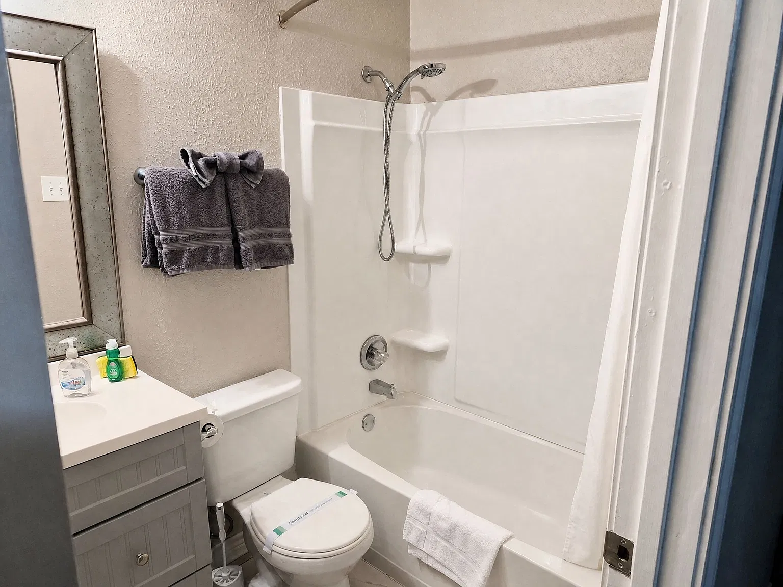 Studio, $1,100 — Photo 4