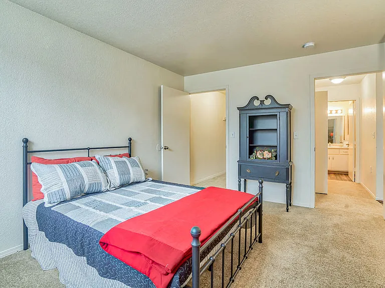 Oak Glen Apartments — Photo 9