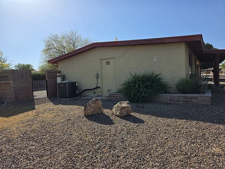 240 E La Huerta — Photo 7