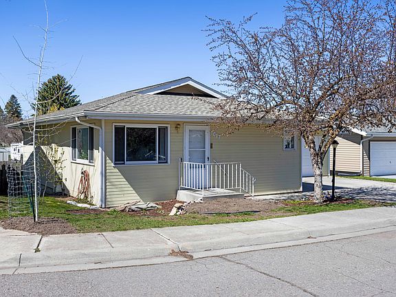 2nd image of 1017 Lynn Ln