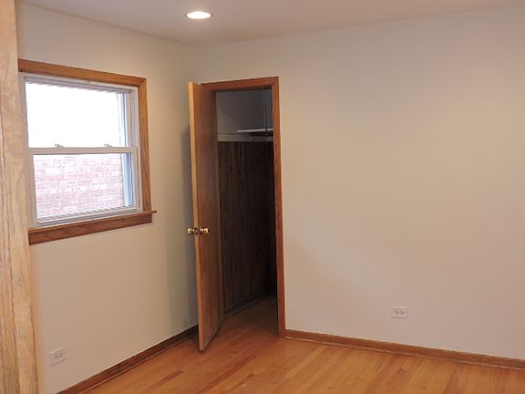 5th image of 3047 N Odell Ave