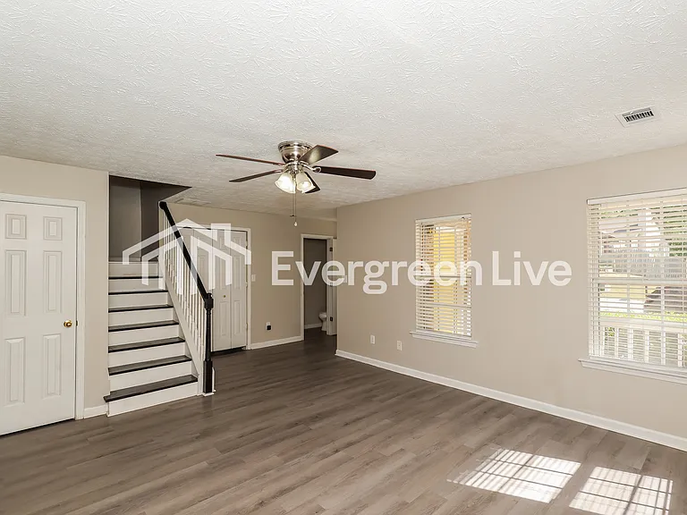 947 Windwood Ct — Photo 5