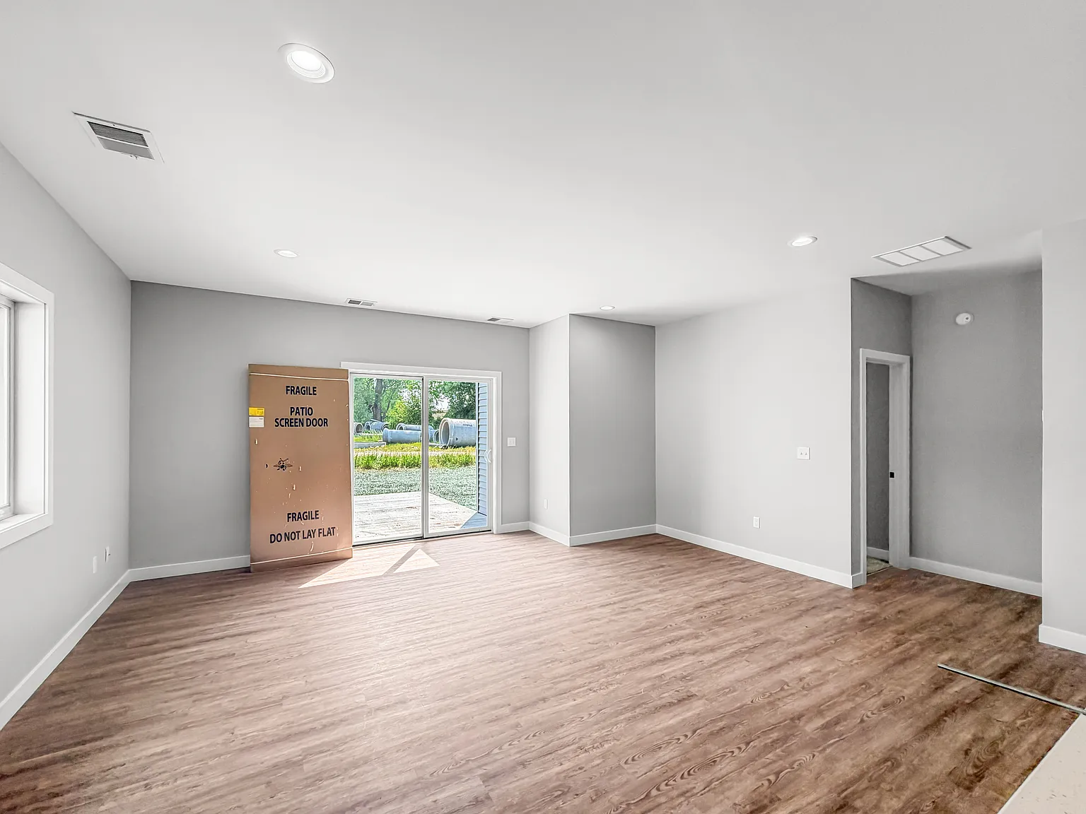 3 bed, $2,500 — Photo 2