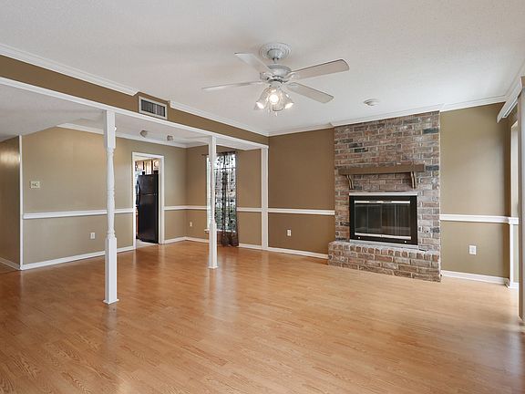 5th image of 29 Brandon Hall Dr APT A