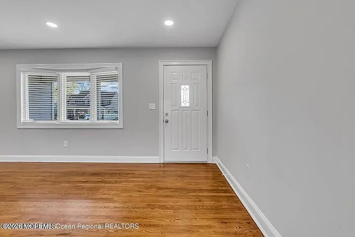 19 Bradley Ave — Photo 5