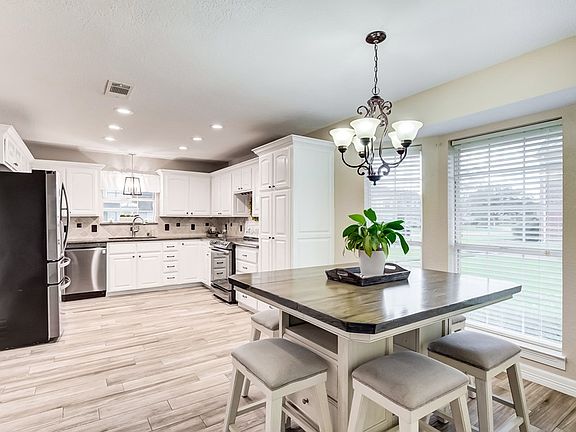 5th image of 2810 Edgemont Ln