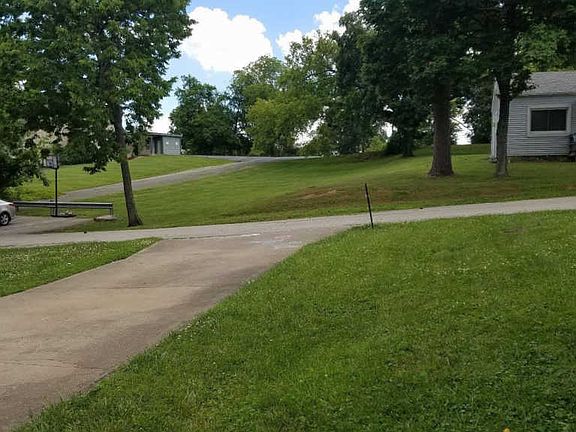 2nd image of 128 1/2 Jackson Dr