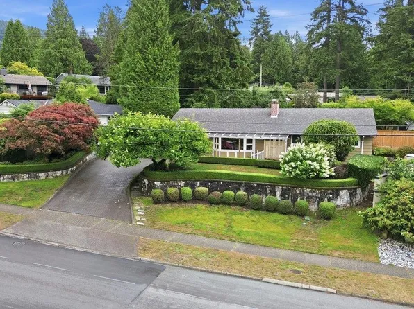 3250 Delbrook Ave, North Vancouver, BC V7N 3Y5