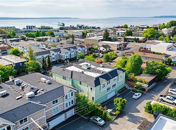 This is the PNW life! There's nothing better than the sound of the ferries and the trains at the waterfront!