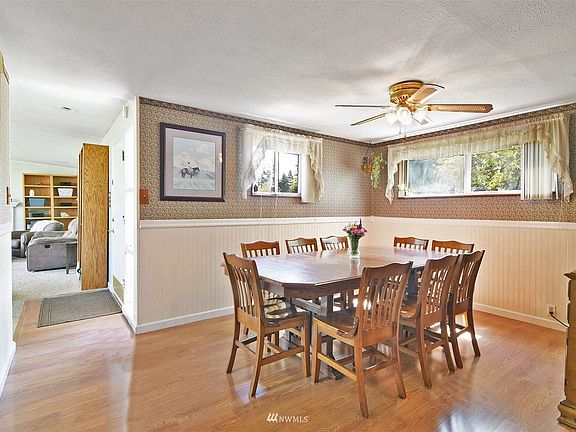 5th image of 322 N 160th St