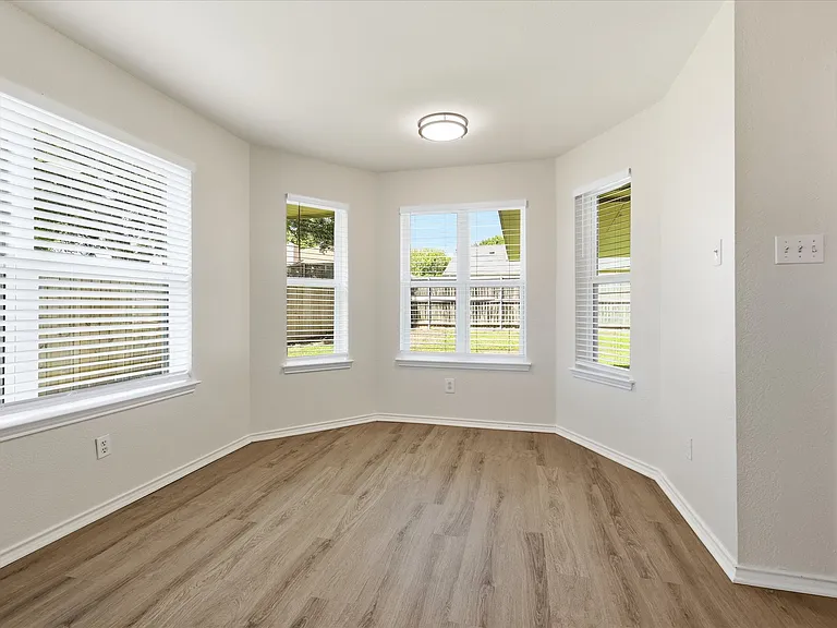 7913 Pebblebrook Dr — Photo 8