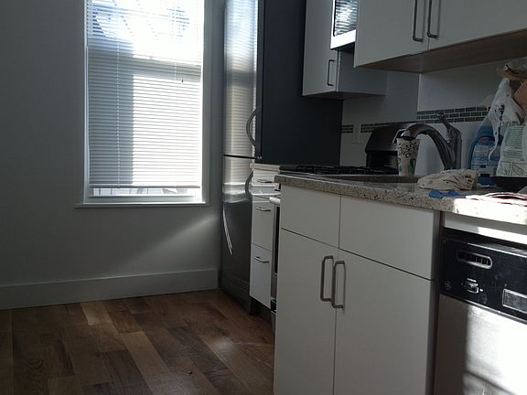 5th image of 209 N Henry St APT 2