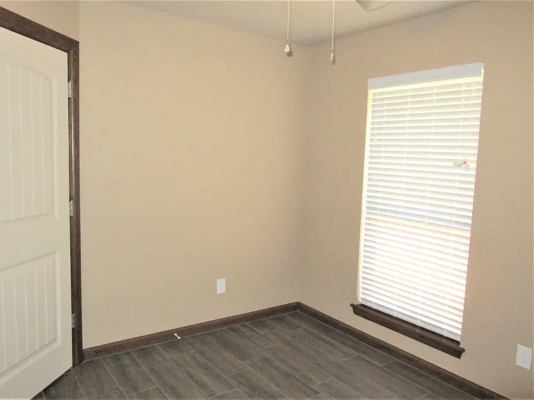 2107 Valley View Rd — Photo 28