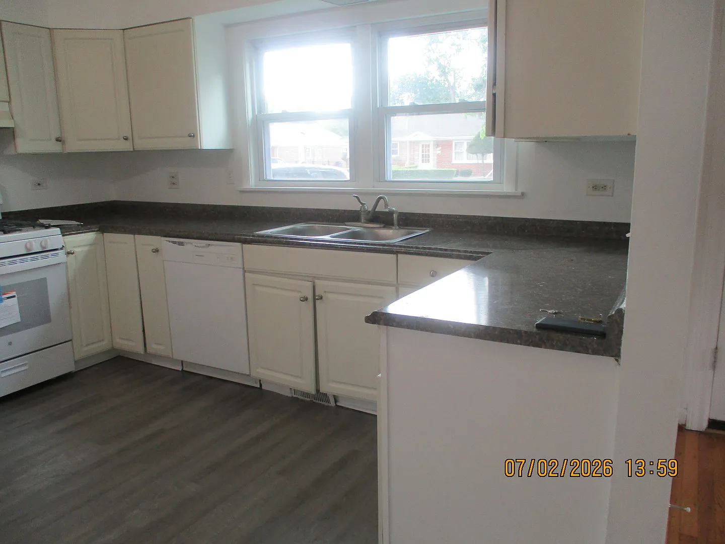 3 bed, 1120 sqft, $2,200 — Photo 4