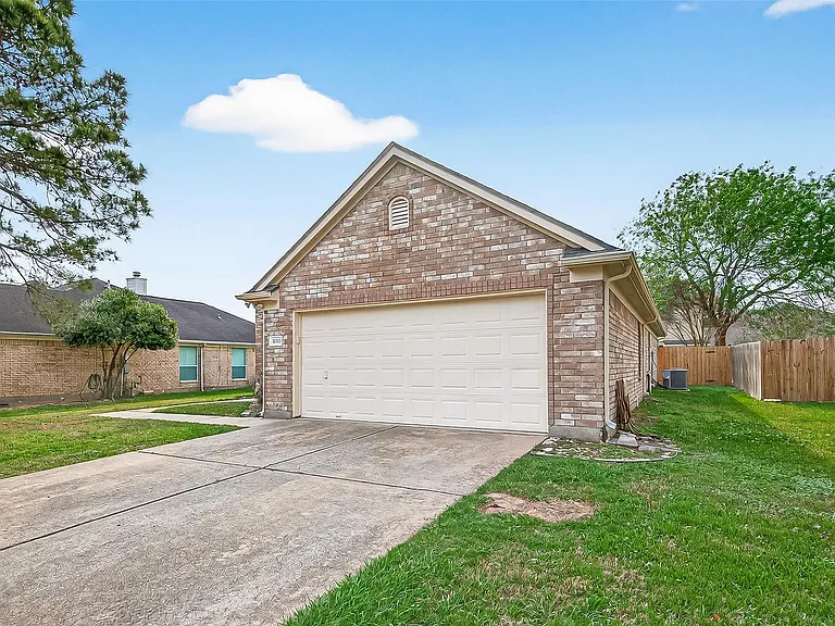 3135 Silver Cedar Trl — Photo 2