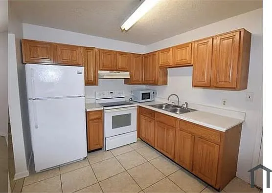 1801 Center St #2 — Photo 2