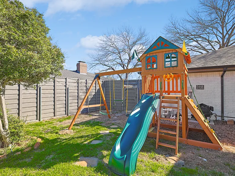 417 Tanglewood Dr — Photo 23