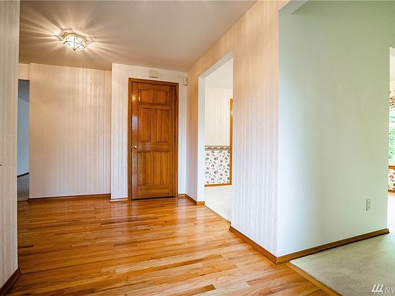 3rd image of 2511 Cedar Park Loop SE