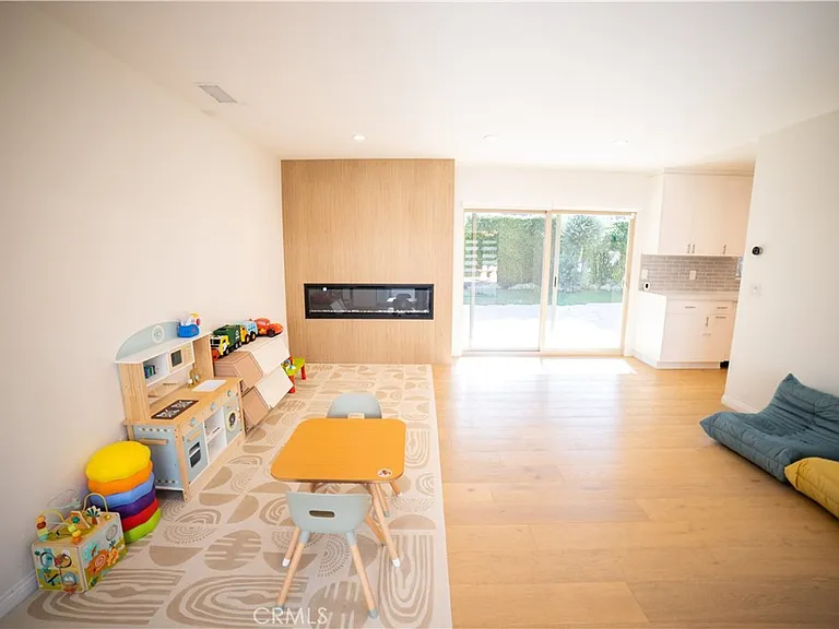 4935 Ocean View Blvd — Photo 4