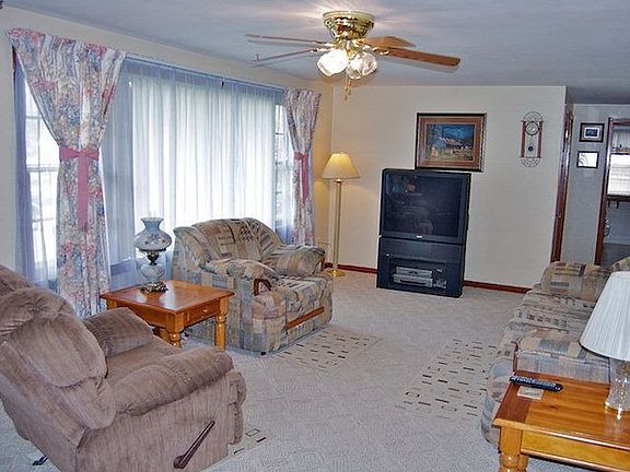 3rd image of 378 Lee Ln
