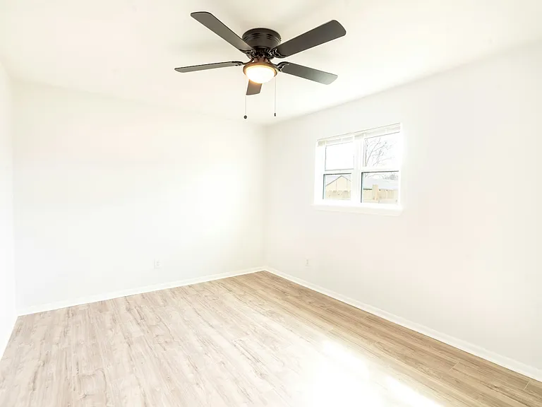 1006 Harbour Ave #1 — Photo 7