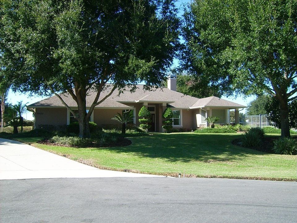 Front exterior, 3/2 with a office/den. This home has it all!!