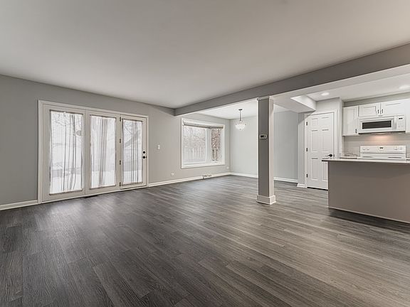 4th image of 144 Pamela Dr