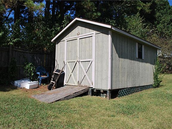 5th image of 408 E Lake Dr