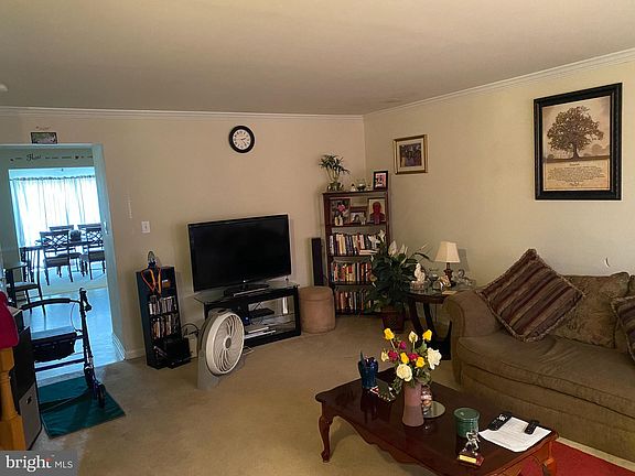 4th image of 9 Litchfield Ln E