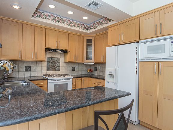 4th image of 1060 Amberton Ln