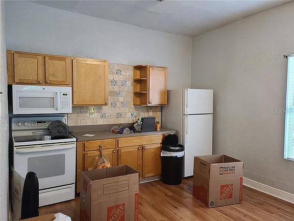 2nd image of 107 E Gladys St