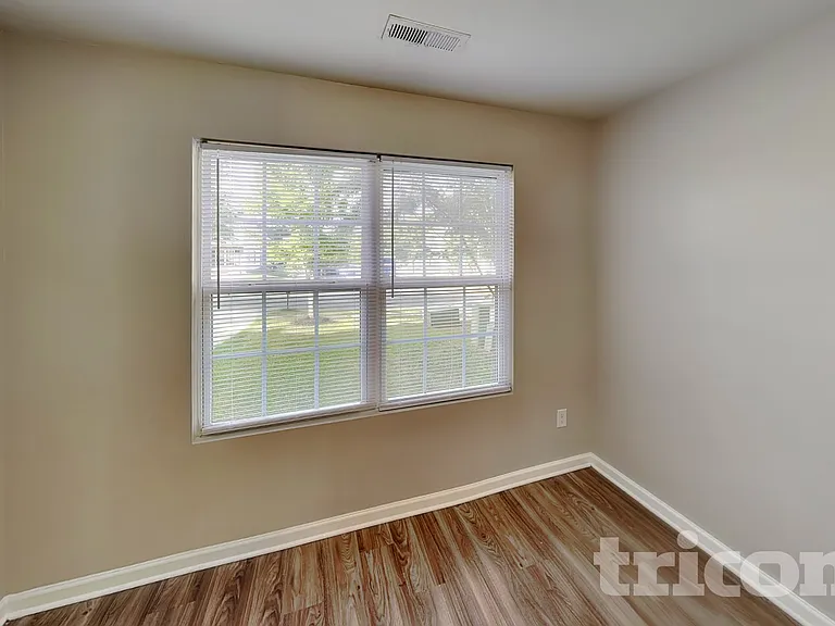 2419 Shad Ct — Photo 6