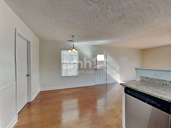 4th image of 1008 Montrose Dr