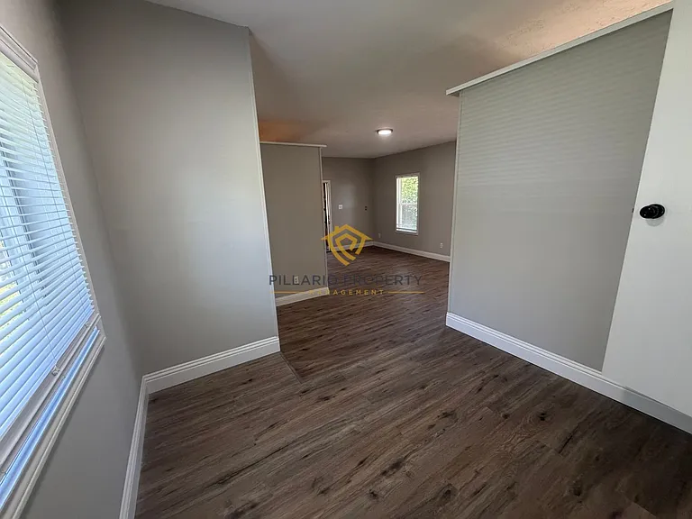 2220 E 46th St — Photo 11