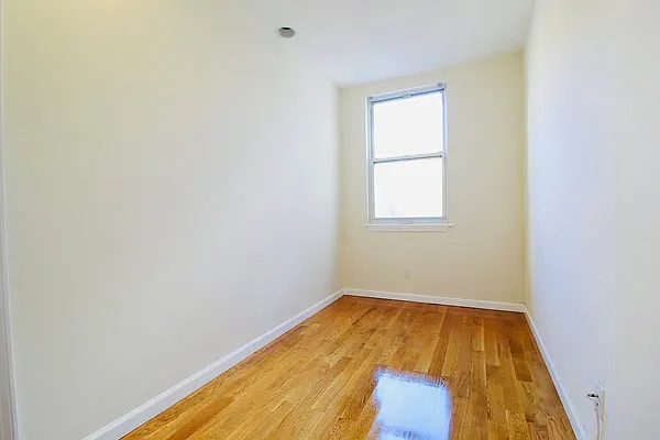 Rented by New York Realty Minimax Inc | media 7