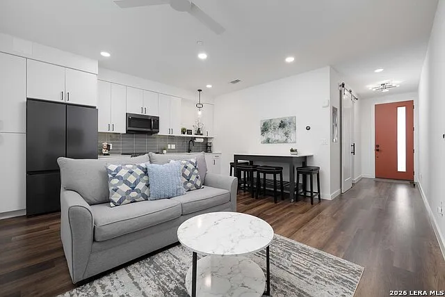 1 bed, 1.0 bath, 610 sqft, $1,500 — Photo 3