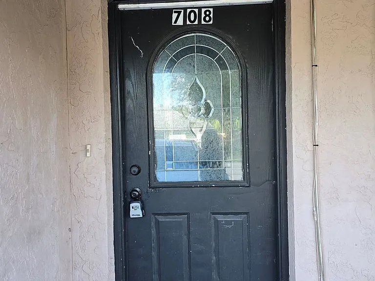 706 N Maryland Ave — Photo 1