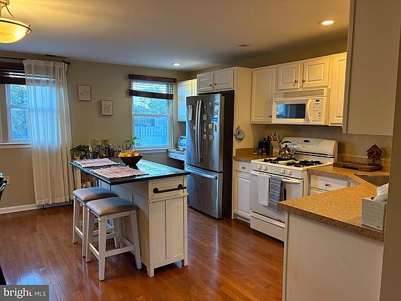 5th image of 219 Stratford Rd