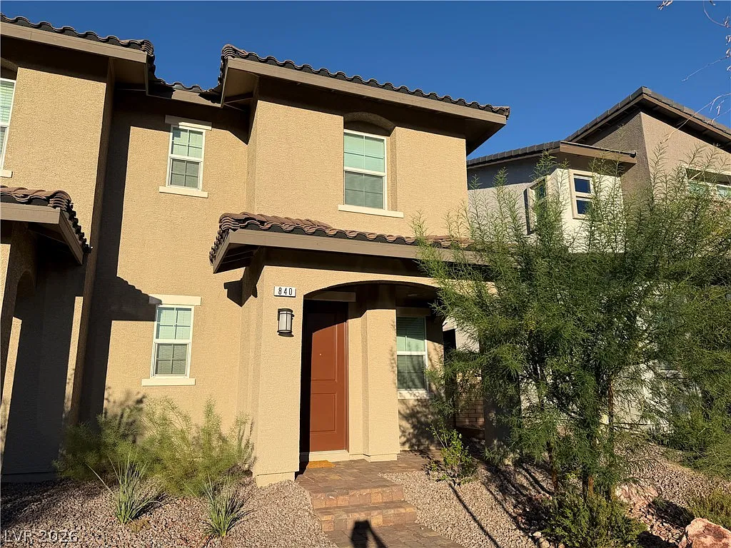 3 bed, 2.5 bath, 1520 sqft, $2,025 — Photo 2