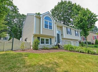 51 Laurelwood Dr, North Attleboro, MA 02760
