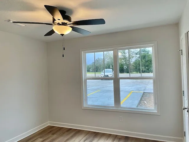 3 bed, 1200 sqft, $1,250 — Photo 2