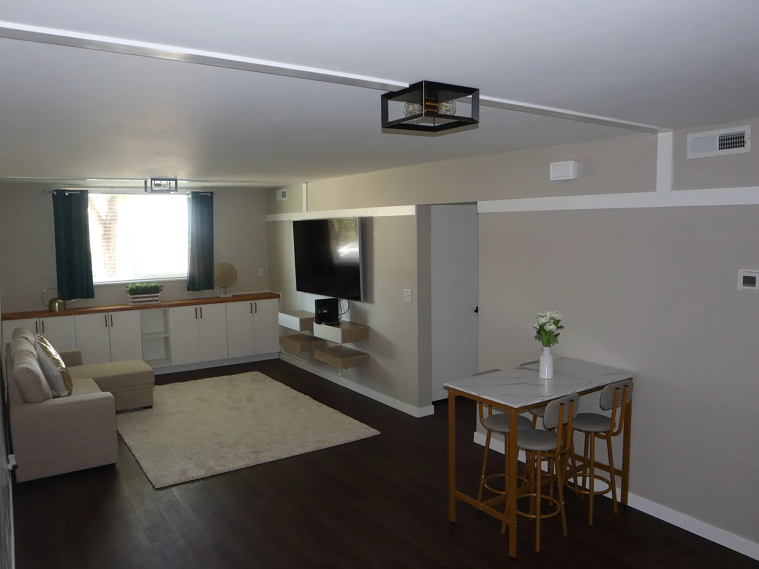 438 N Center St — Photo 1