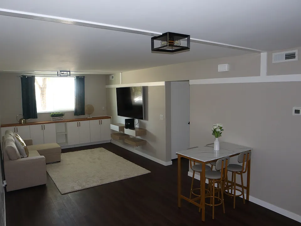 438 N Center St #102