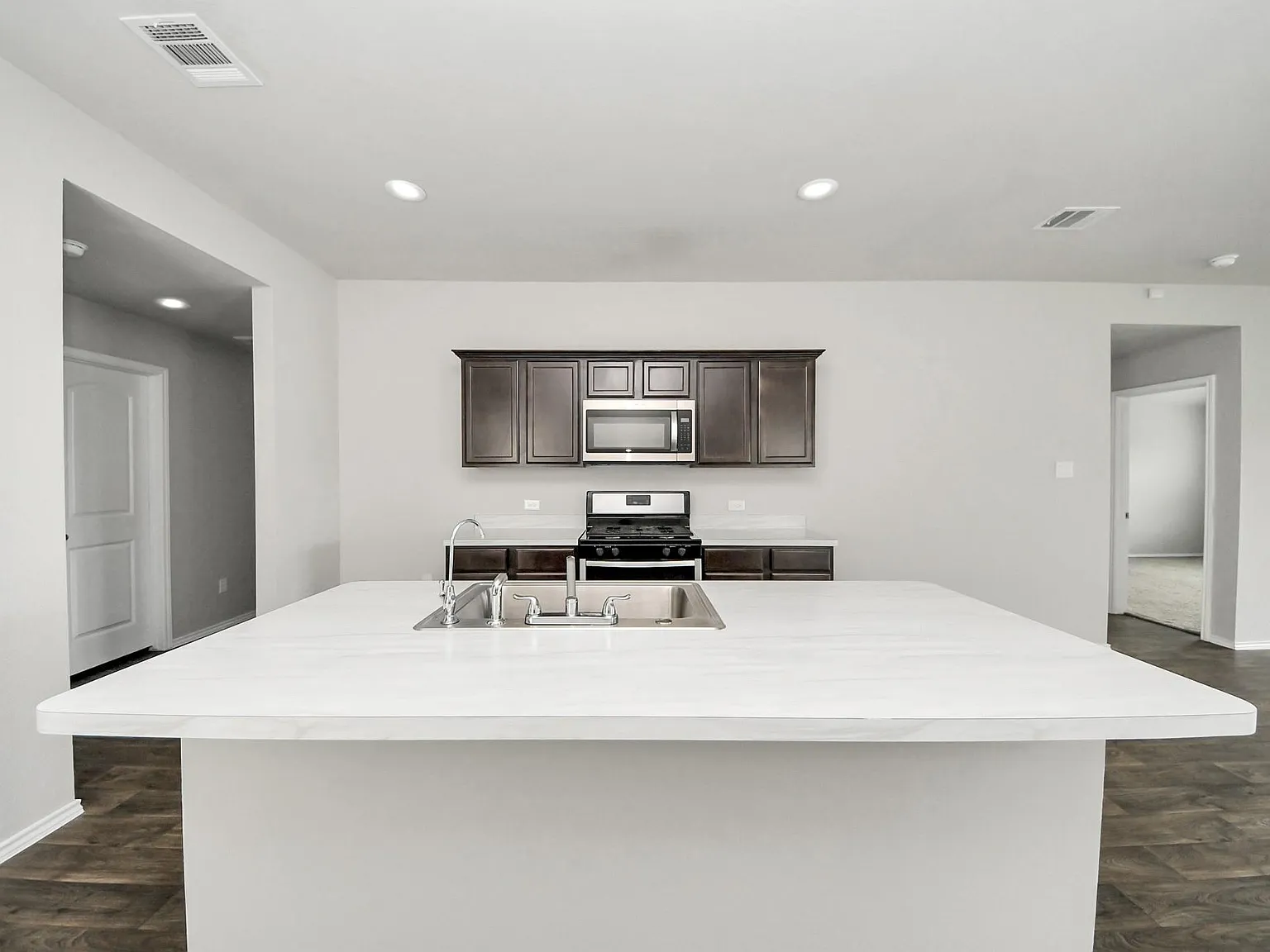 3 bed, 2.0 bath, 1575 sqft, $1,800 — Photo 2