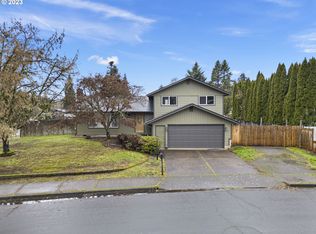 788 70th St, Springfield, OR 97478