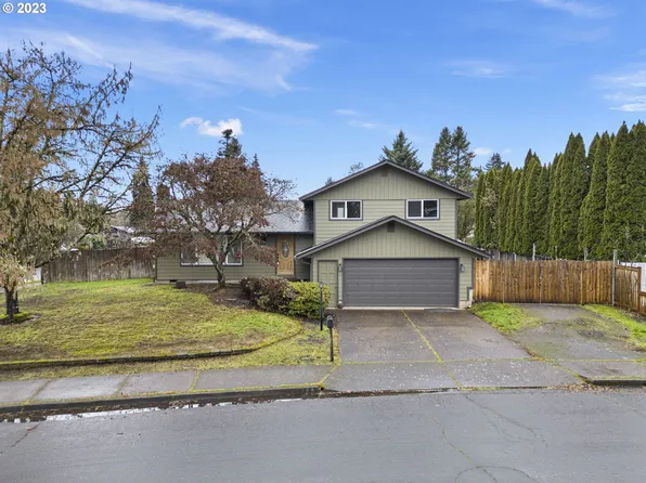 788 70th St, Springfield, OR 97478