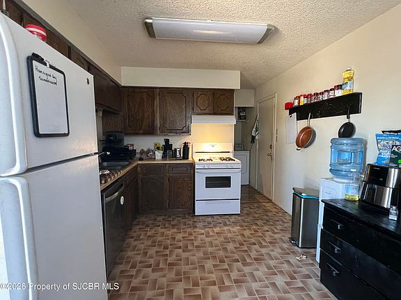 3rd image of 5501 E Alder St