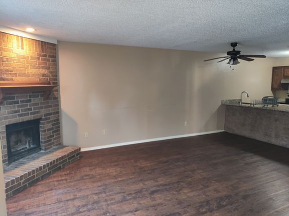 4th image of 206 Country Bend Dr